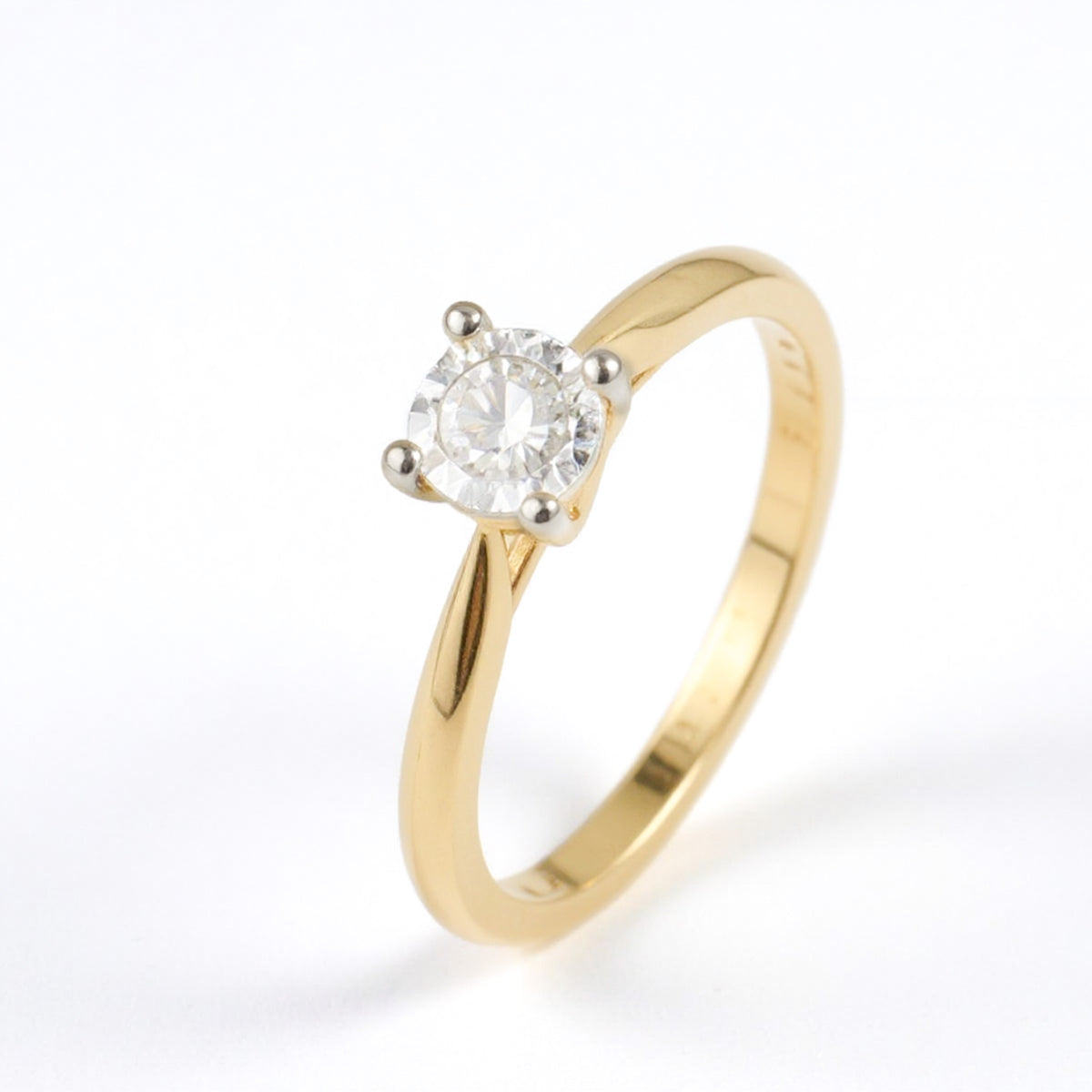 Anillo Solitario con Diamante