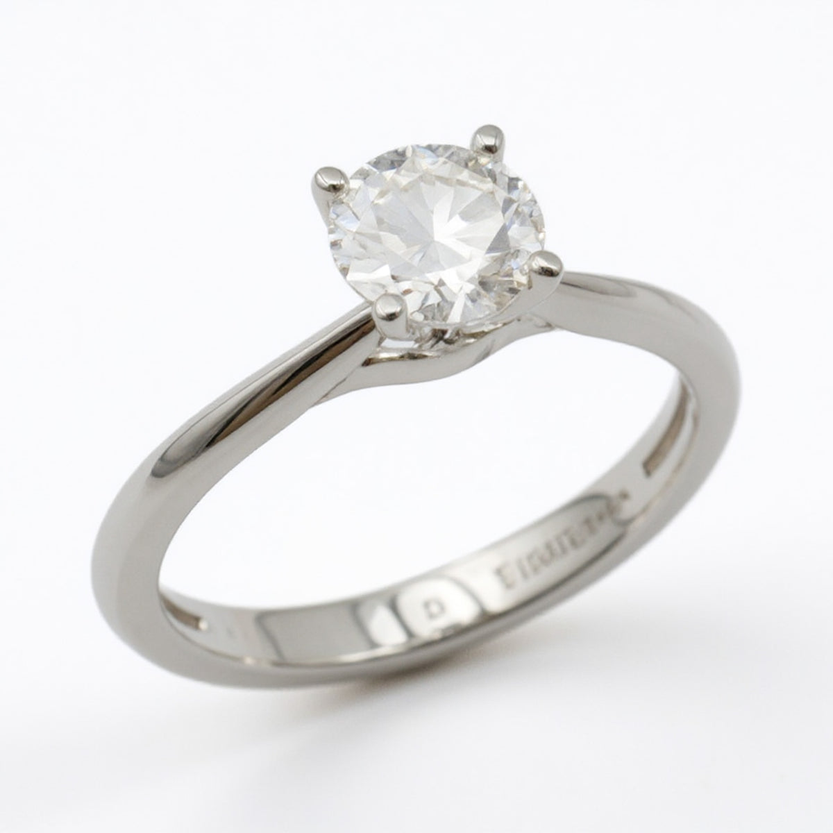 Anillo Solitario con Diamante