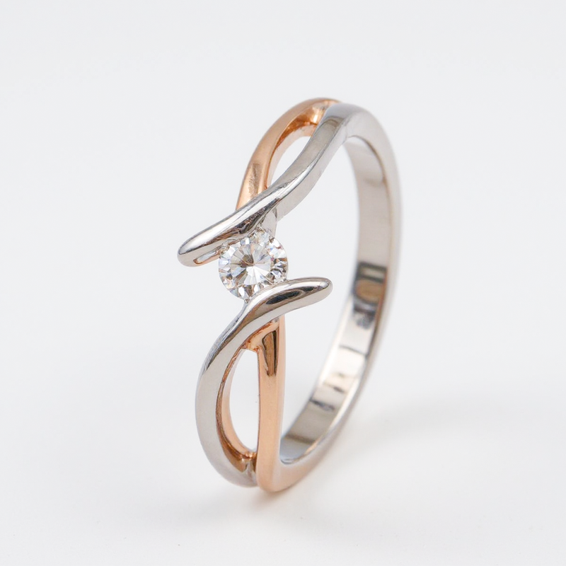 Anillo Cruzado con Diamante