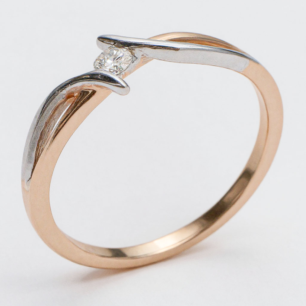 Anillo Cruzado con Diamante