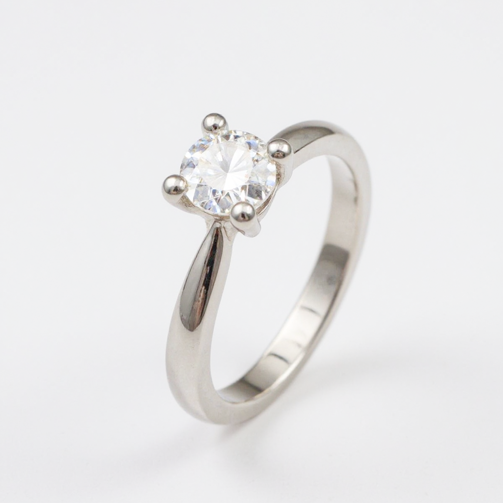 Anillo Solitario con Diamante