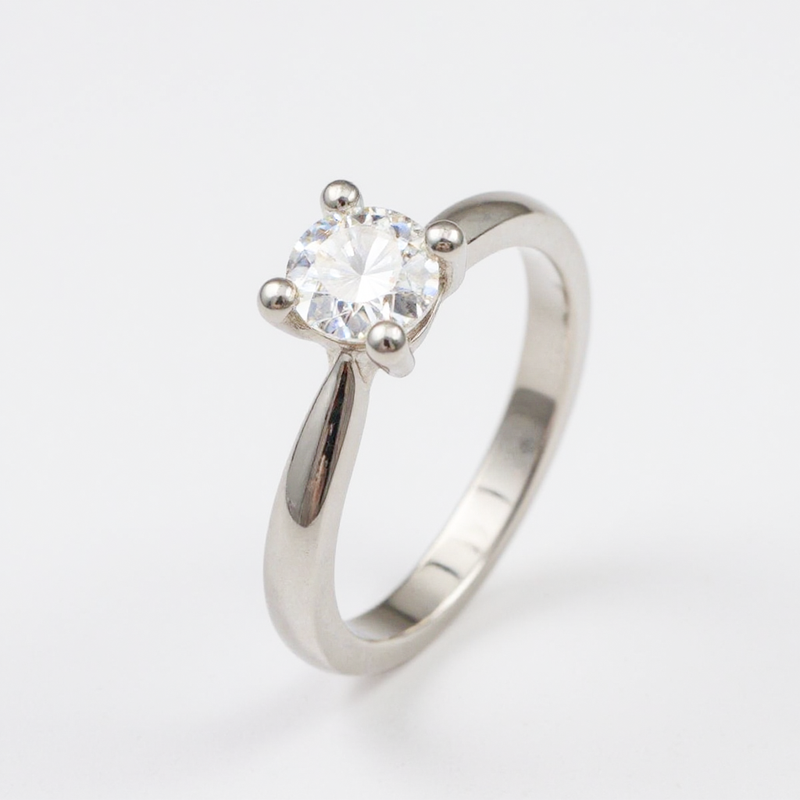 Anillo Solitario con Diamante