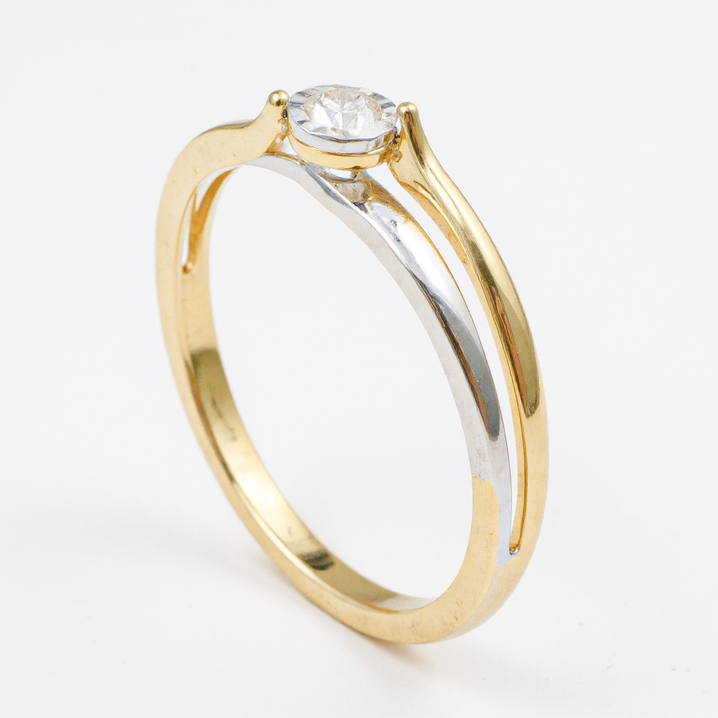 Anillo Solitario con Diamante