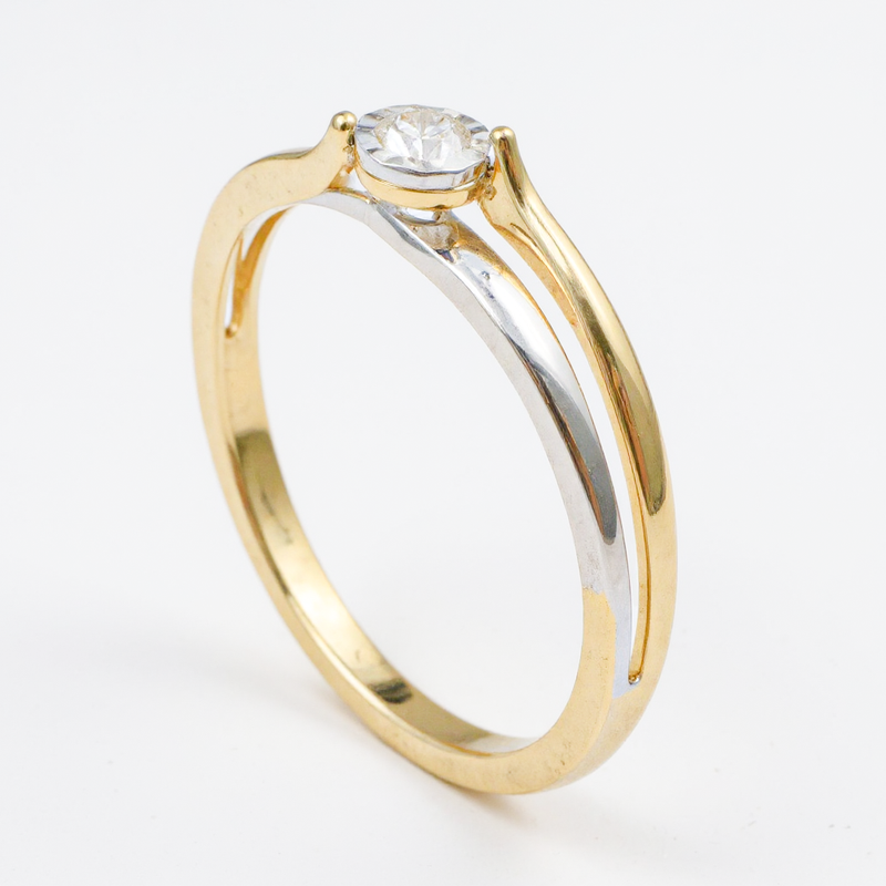 Anillo Solitario con Diamante