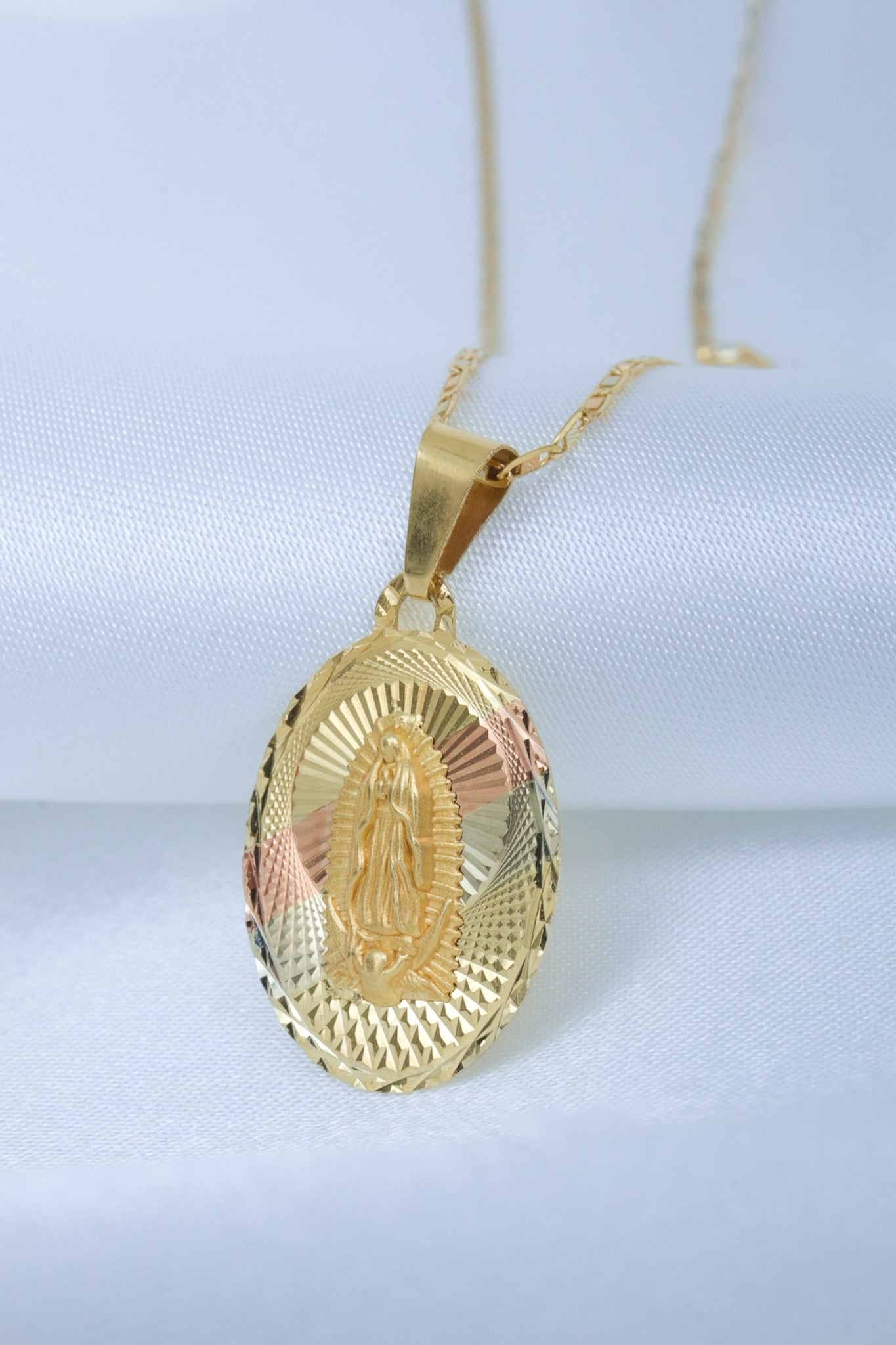 Medalla con Cadena Valentino 