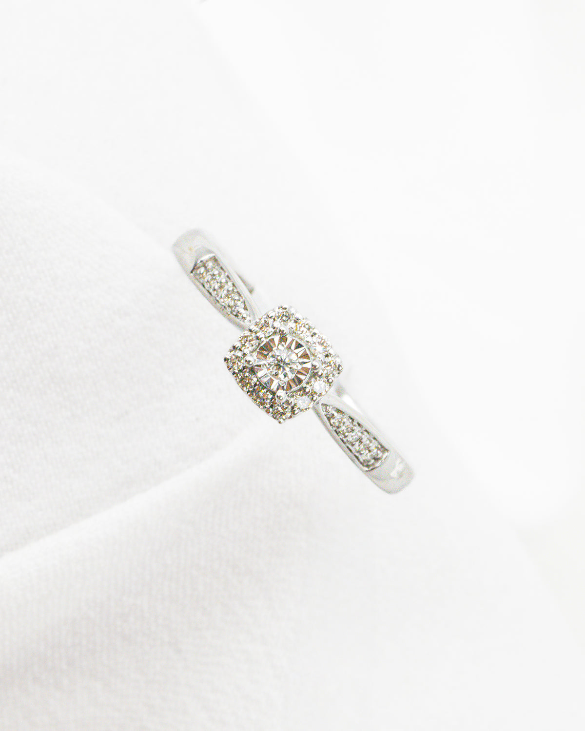 Anillo Halo con Diamante