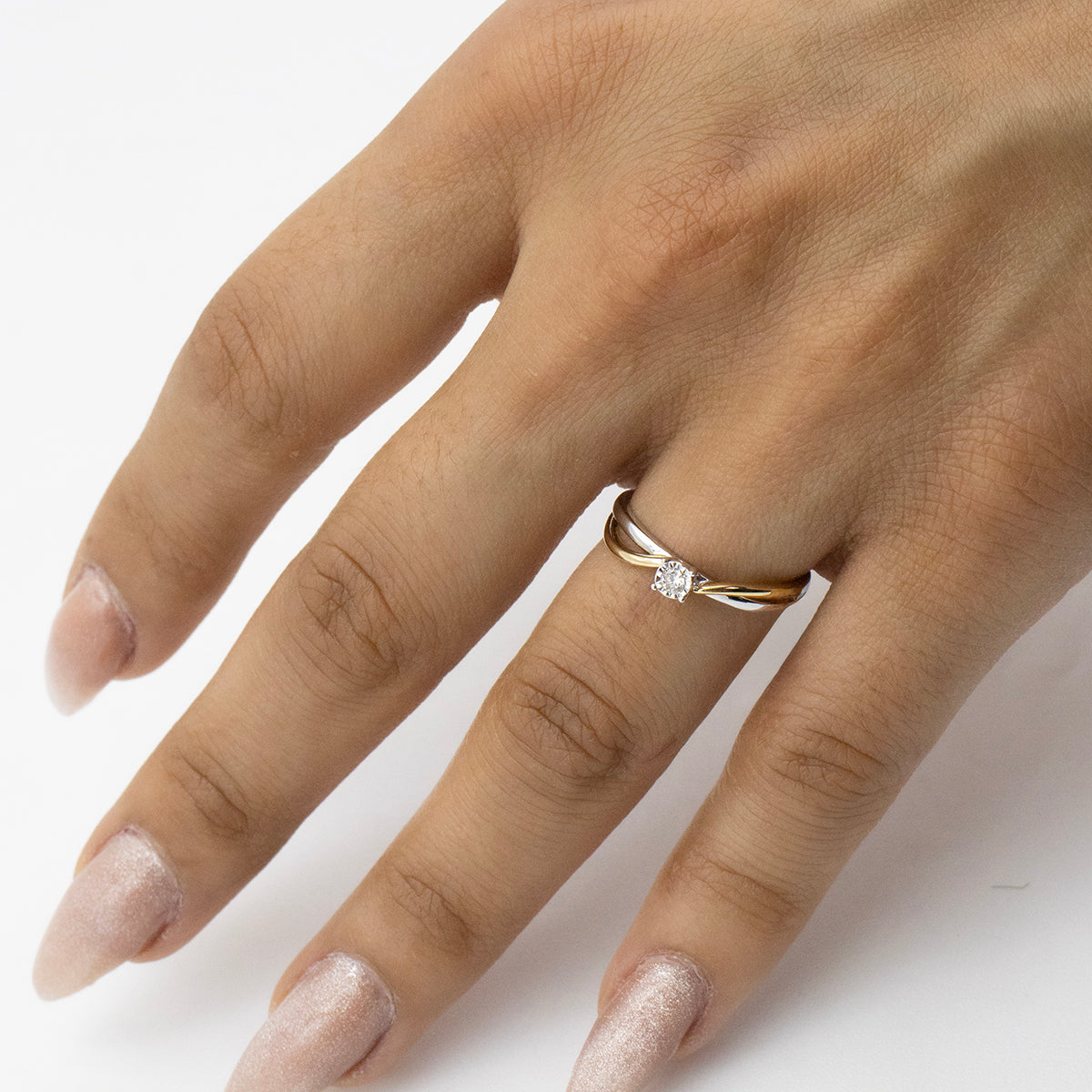 Anillo Entrelazado con Diamante