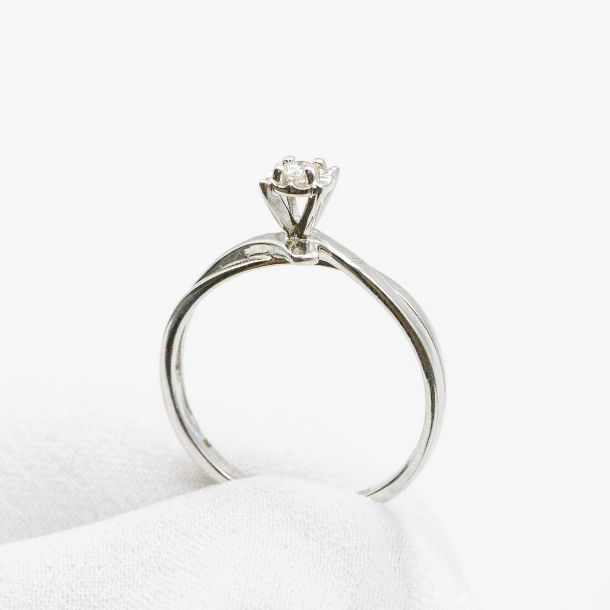 Anillo Infinito con Diamante