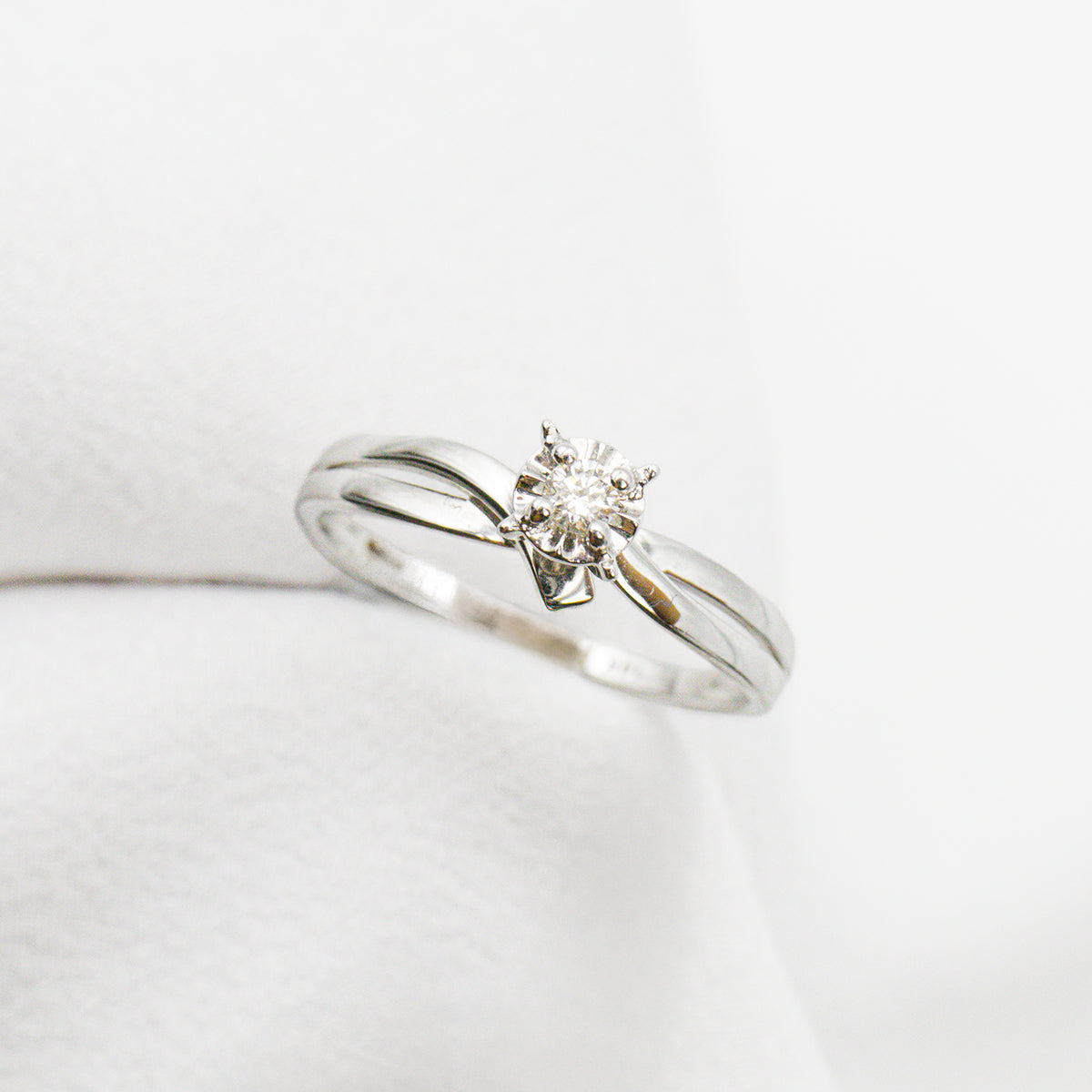 Anillo Infinito con Diamante