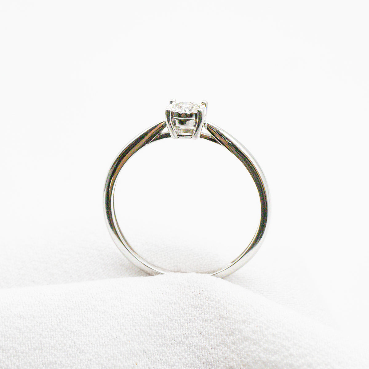 Anillo Solitario con Diamante