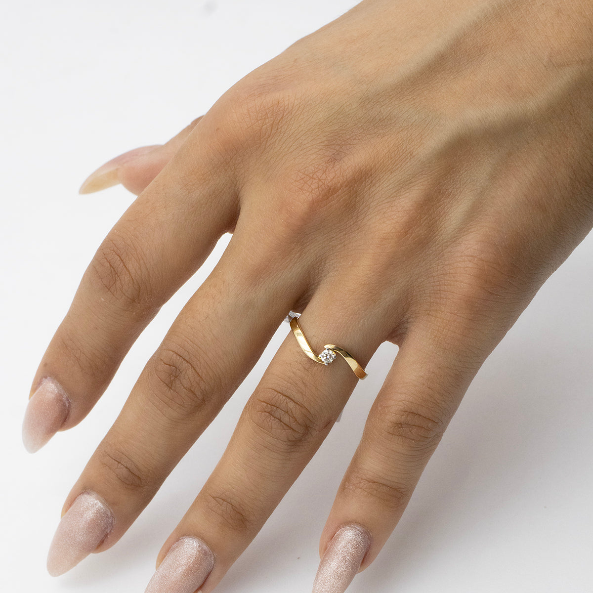 Anillo Cruzado con Diamante