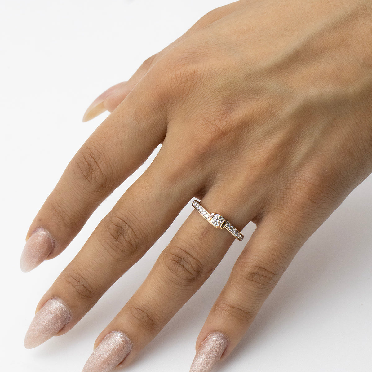 Anillo Cruzado con Diamantes
