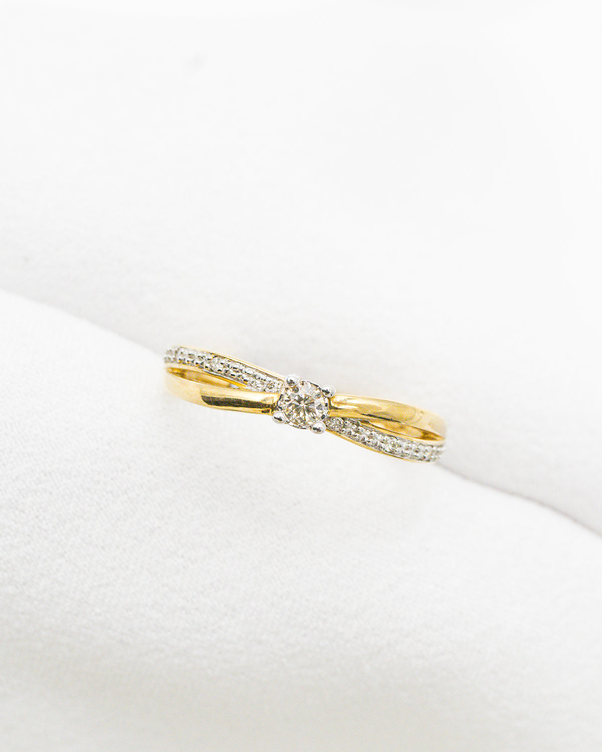 Anillo Infinito con Diamantes