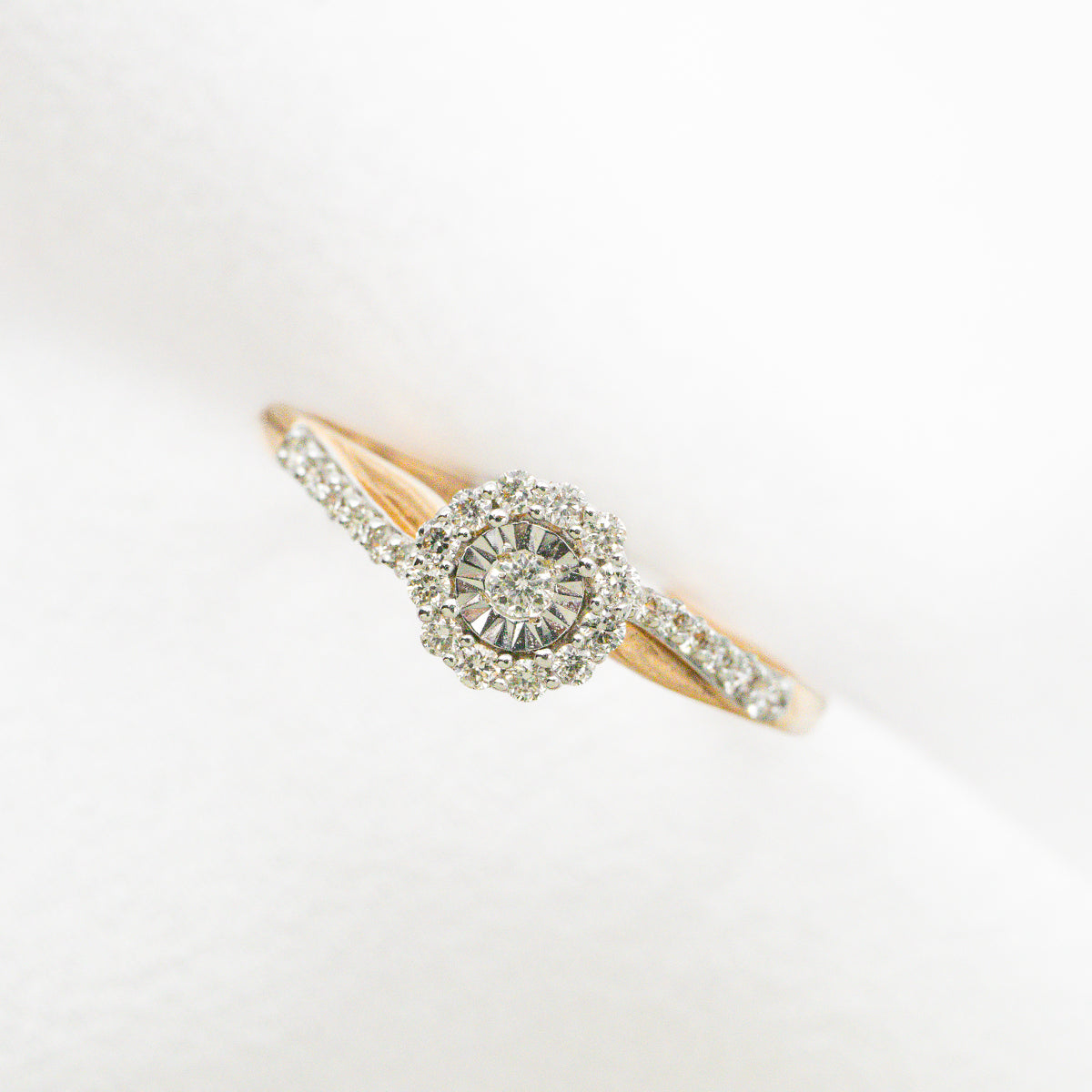 Anillo Roseta con Diamantes