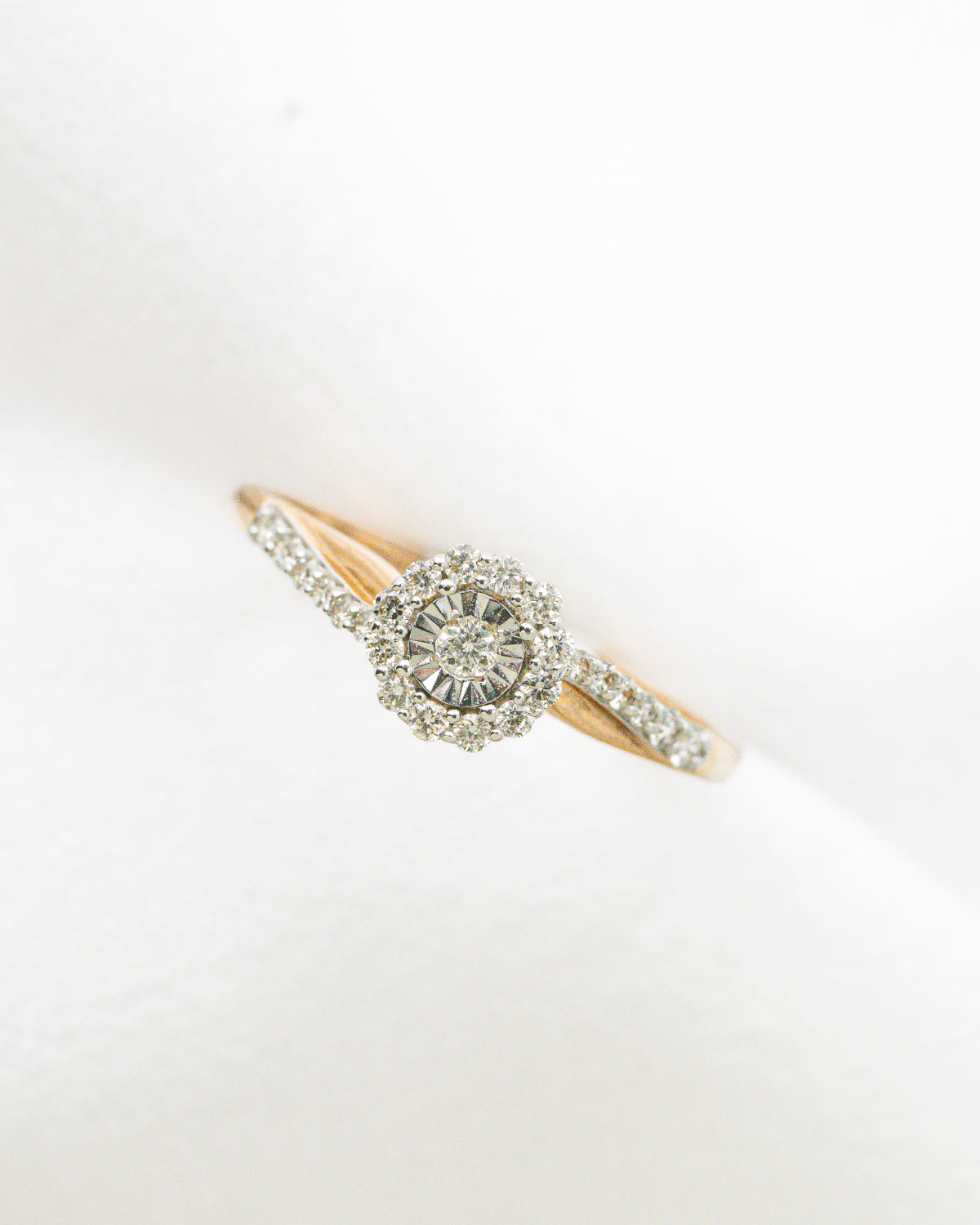 Anillo Roseta con Diamantes