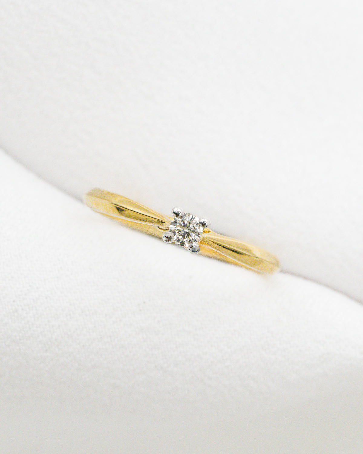 Anillo Solitario con Diamante