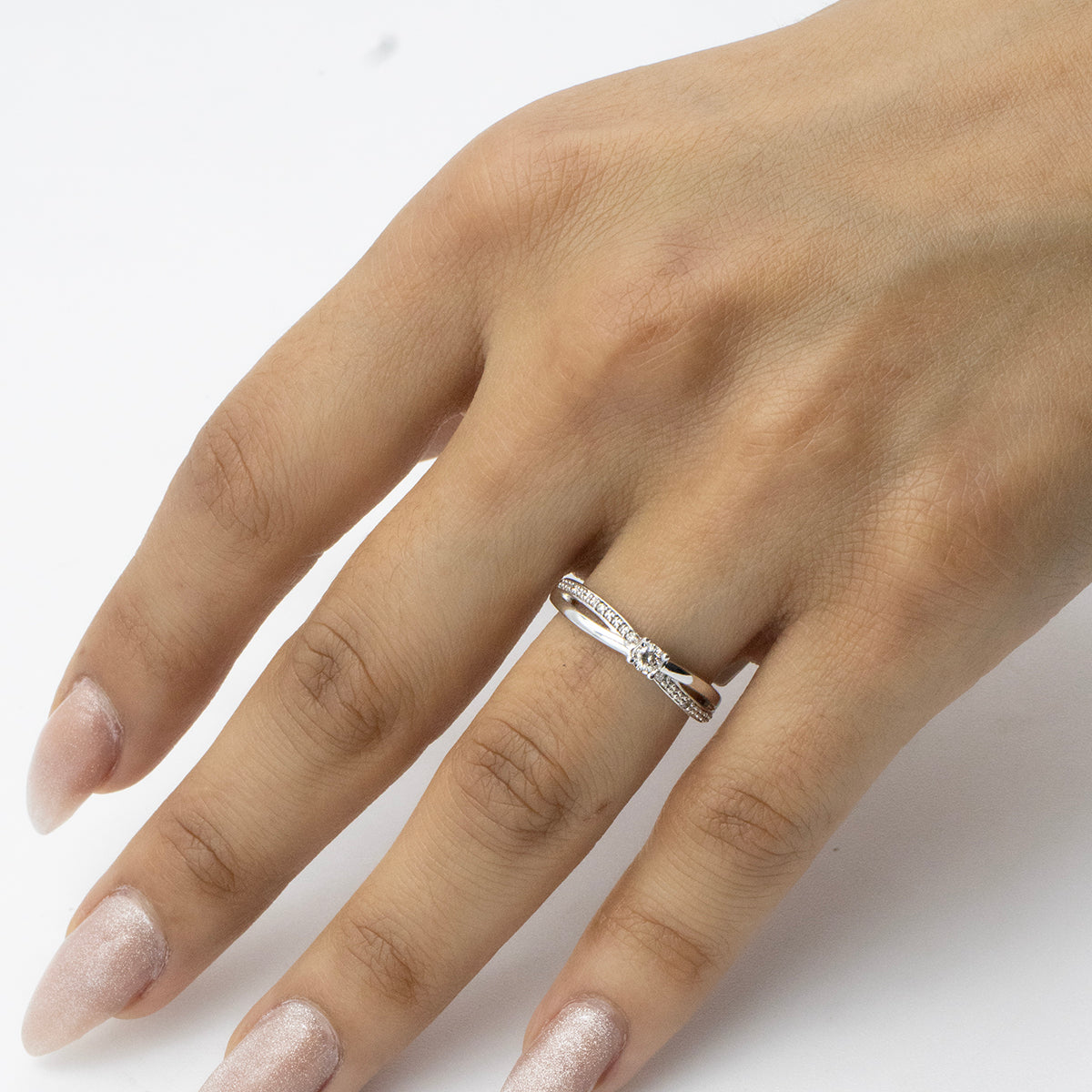 Anillo Infinito con Diamantes