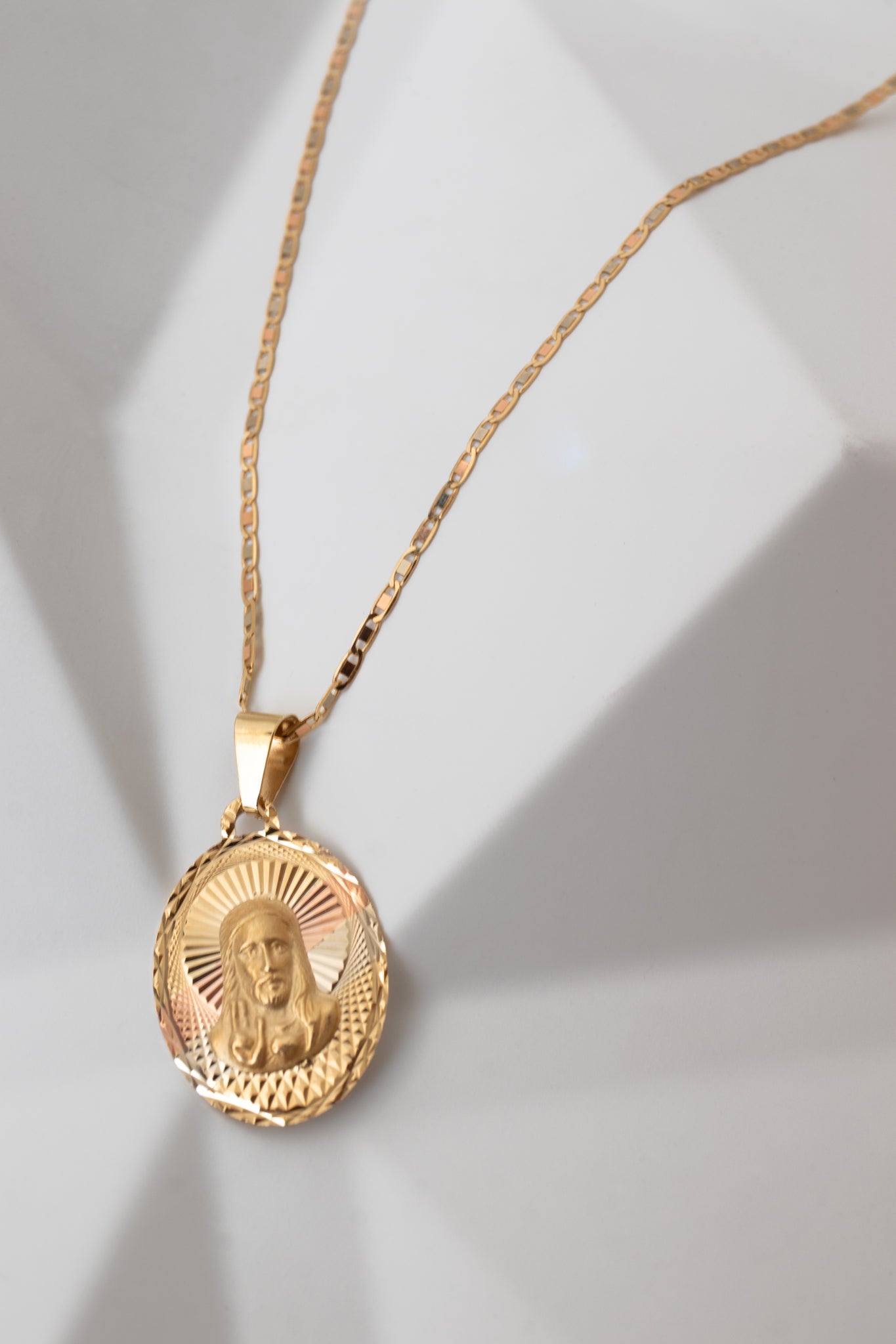 Medalla con Cadena Valentino