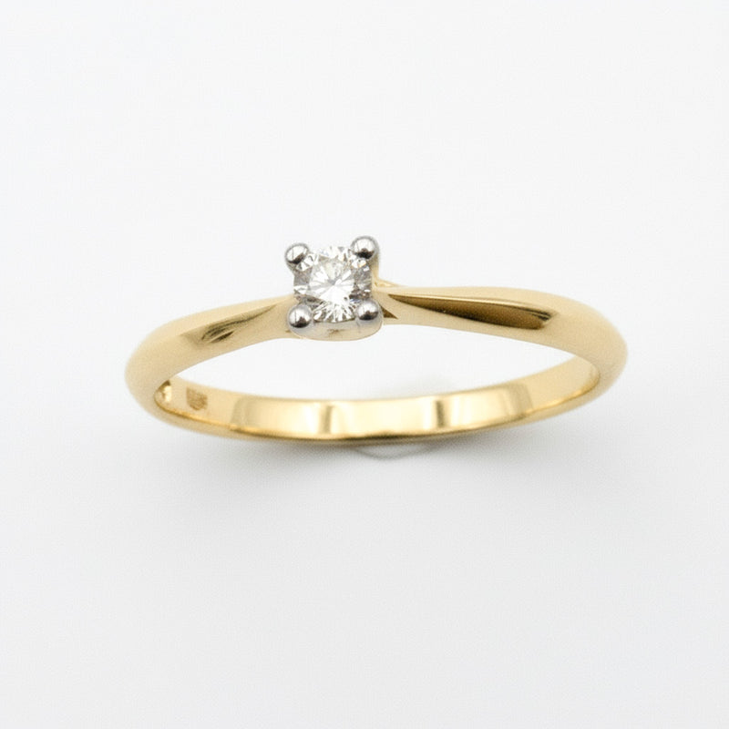 Anillo Solitario con Diamante