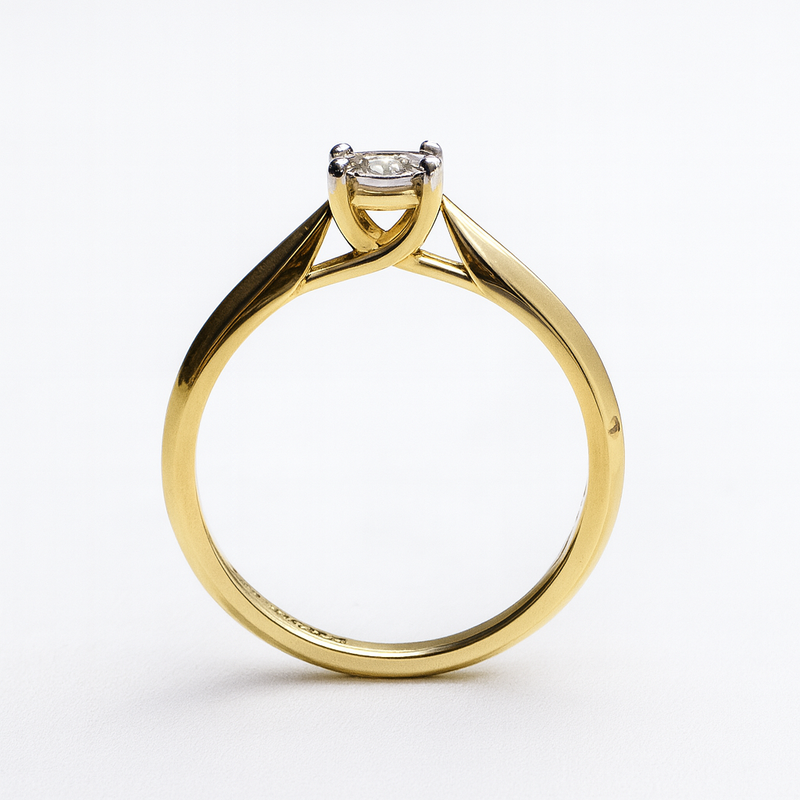 Anillo Solitario con Diamante