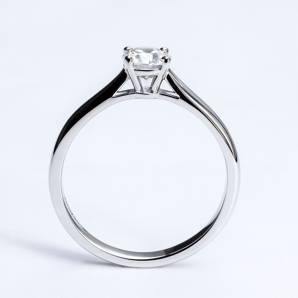 Anillo Solitario con Diamante